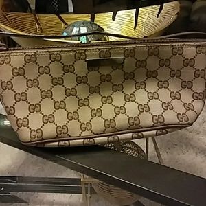 Authentic Gucci Hand Bag : (Accepting Offers)!